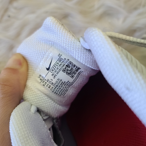 Sneakers - Picture 8 of 8